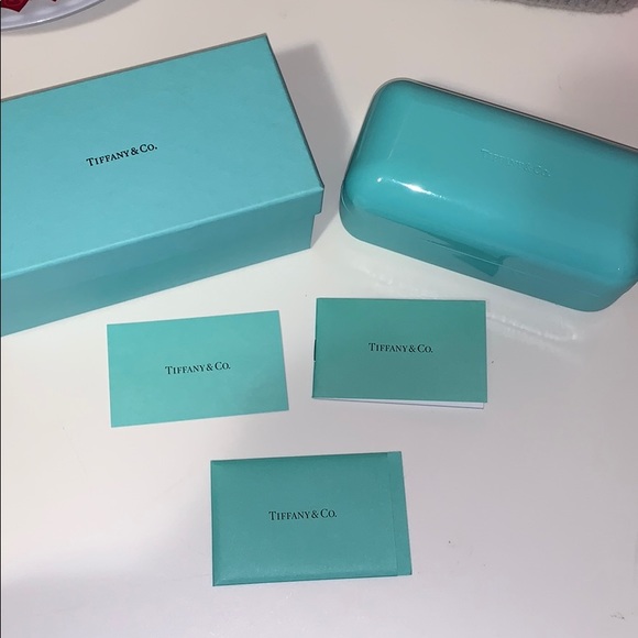 Women’s Tiffany & Co sunglasses - Picture 8 of 8